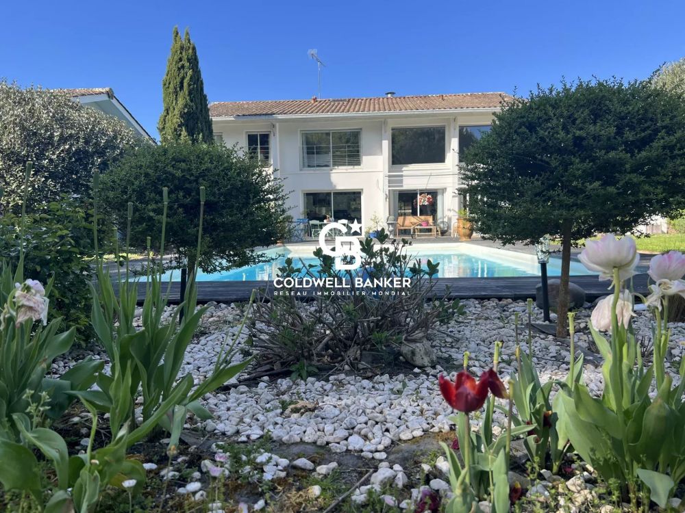 Maison à vendre au Barp – architecture contemporaine, piscine, grand terrain, entre Bordeaux et le Bassin d'Arcachon