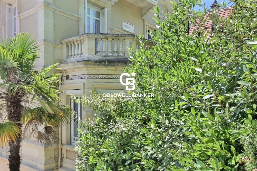 Maison à vendre à Arcachon - Ville de Printemps, 300 m², 9 chambres et jardin de 1 500 m²