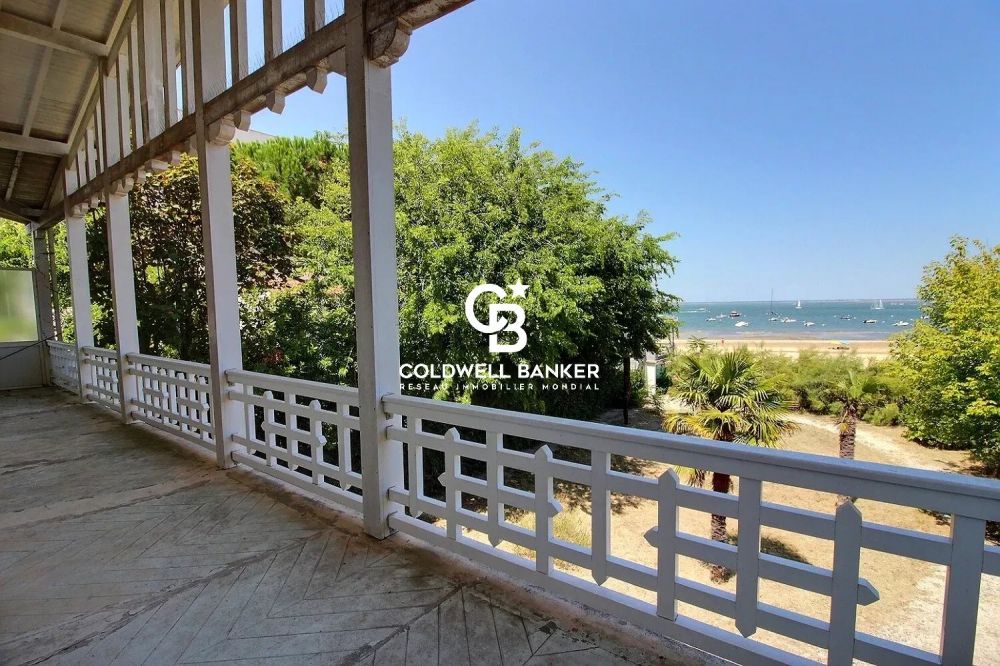 Maison à vendre à Arcachon – villa XIXe à rénover en première ligne avec vue Bassin et grand terrain