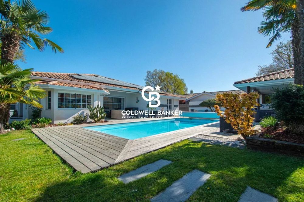 Maison à vendre à Gujan-Mestras - plain-pied contemporain avec piscine, 4 chambres et garage