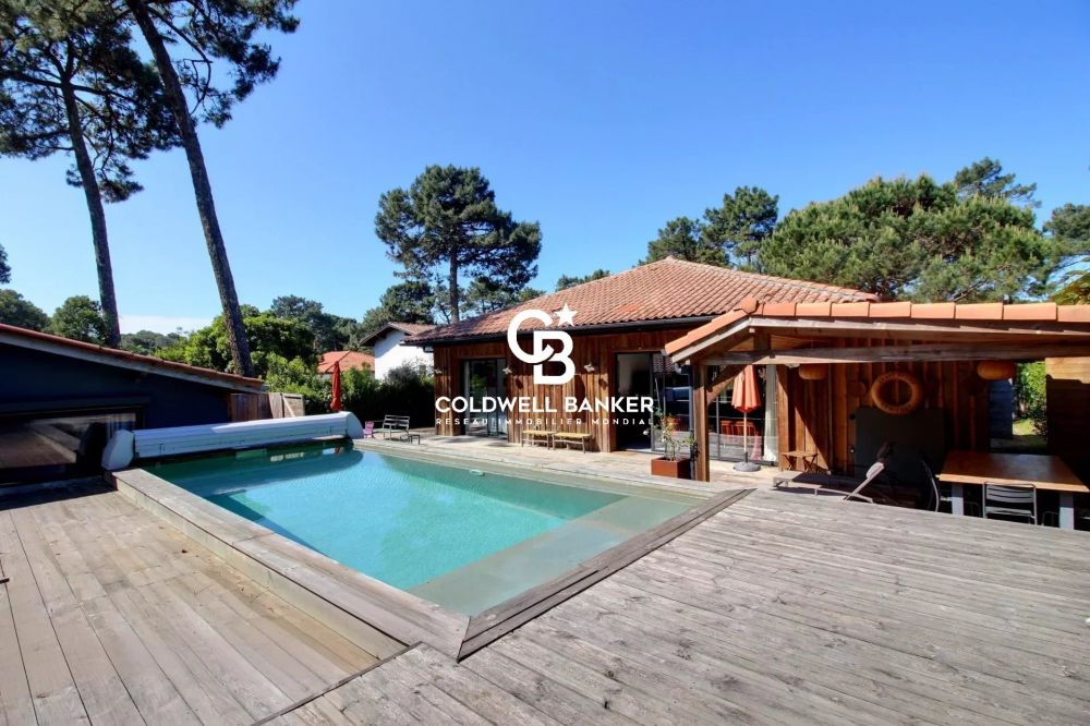 Maison à vendre à Pyla-sur-Mer – villa bois de 134 m² avec vue forêt, piscine et suite indépendante