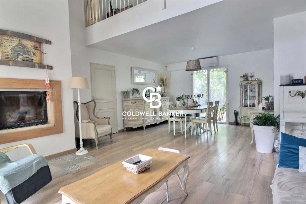 Maison à vendre à Gujan-Mestras – grande propriété avec 9 chambres, piscine et deux habitations