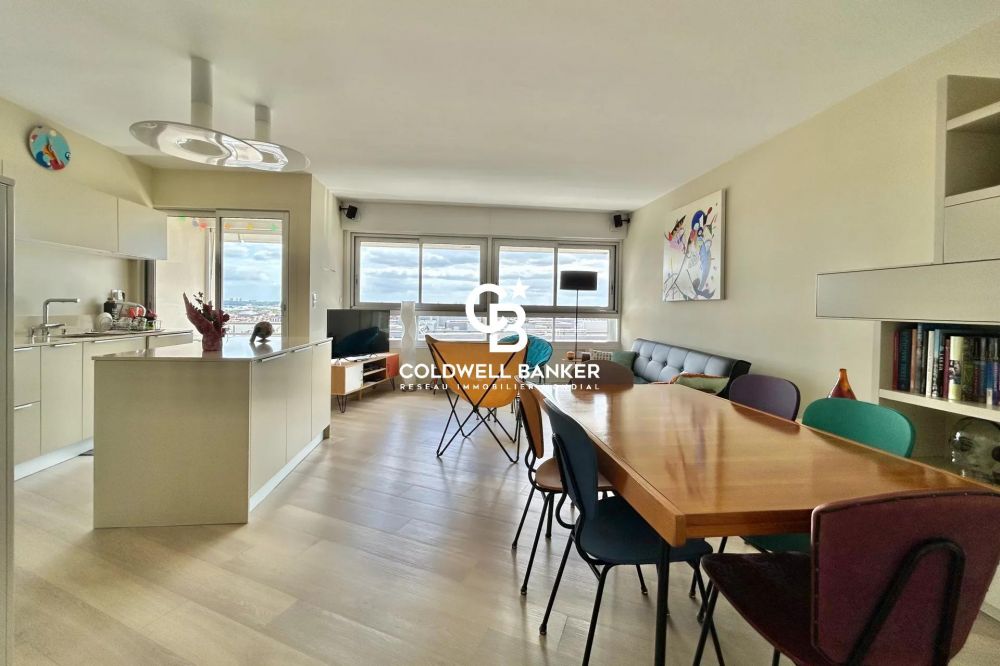 Appartement à vendre à Bordeaux Gambetta – T4 dernier étage avec vue panoramique et parking