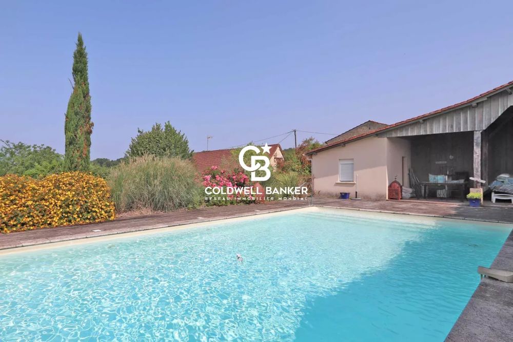 Ancienne ferme à vendre en Dordogne – Longère rénovée avec piscine et dépendances