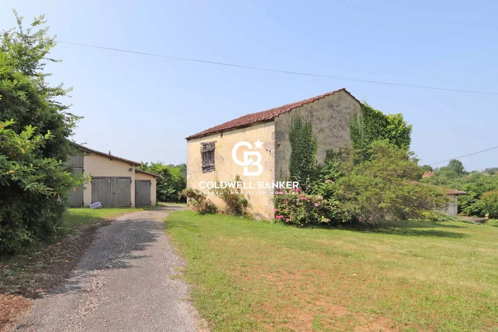 Ancienne ferme à vendre en Dordogne – Longère rénovée avec piscine et dépendances
