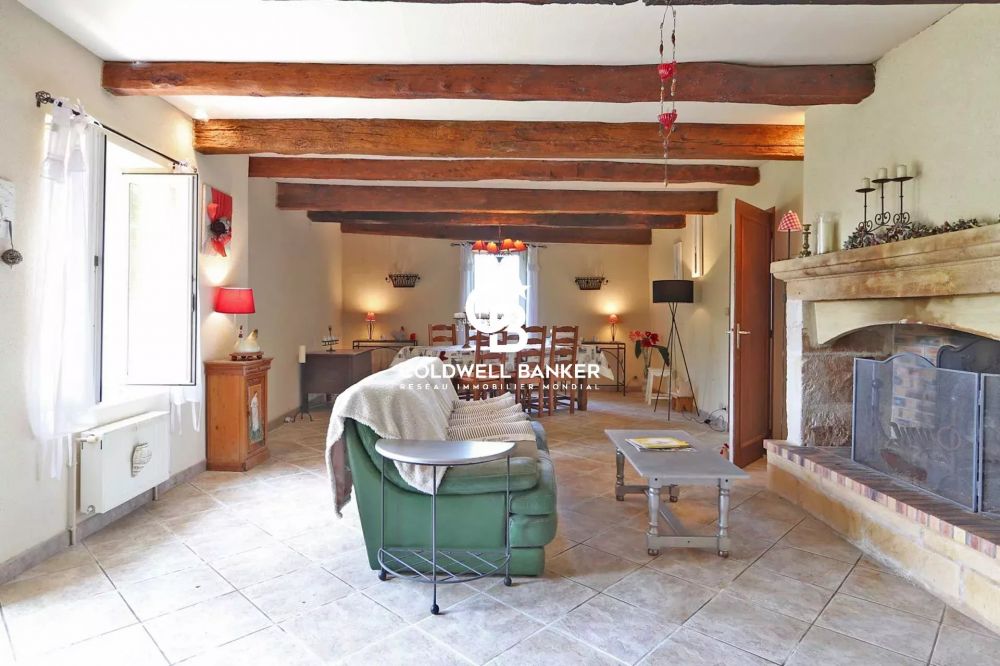 Ancienne ferme à vendre en Dordogne – Longère rénovée avec piscine et dépendances
