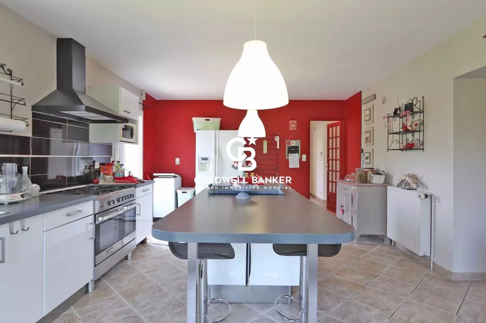 Ancienne ferme à vendre en Dordogne – Longère rénovée avec piscine et dépendances