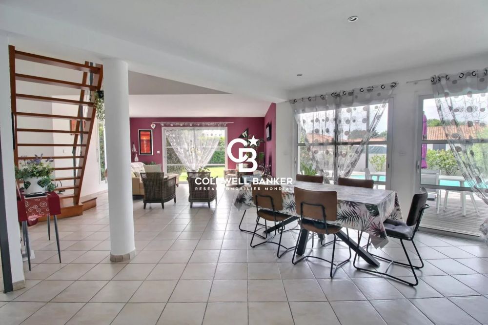 Maison à vendre à Biscarrosse – 140 m², jardin paysager et piscine