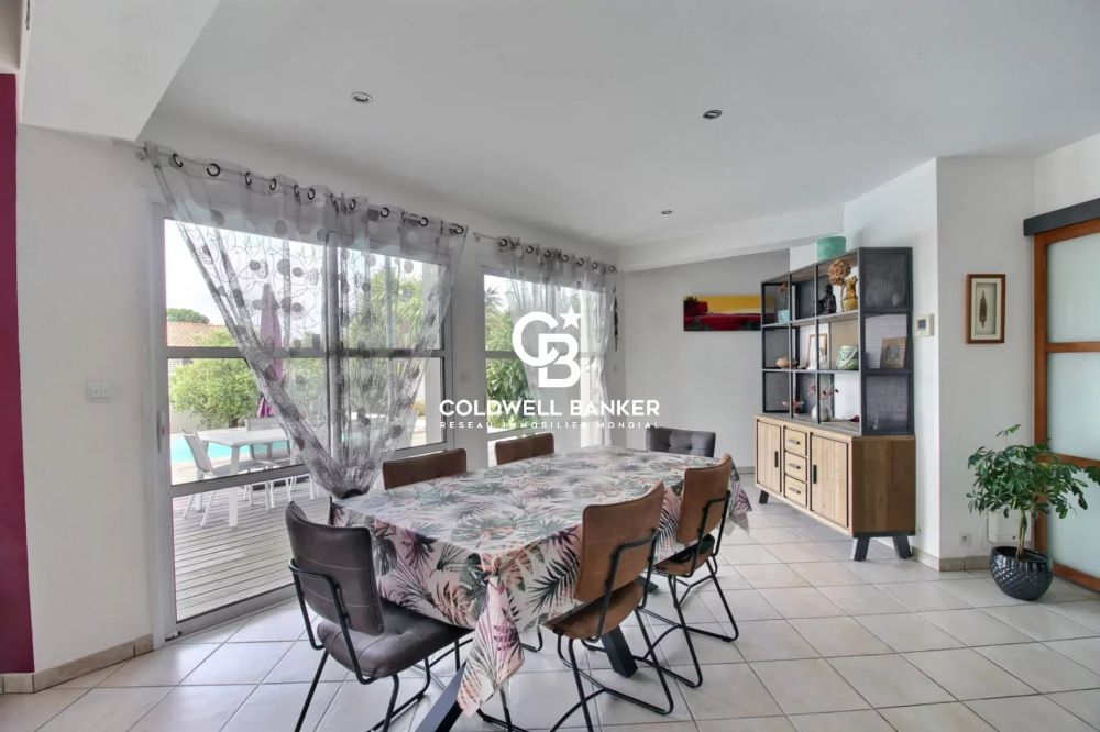 Maison à vendre à Biscarrosse – 140 m², jardin paysager et piscine