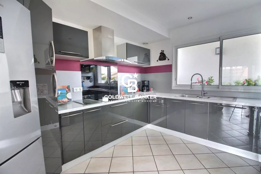 Maison à vendre à Biscarrosse – 140 m², jardin paysager et piscine
