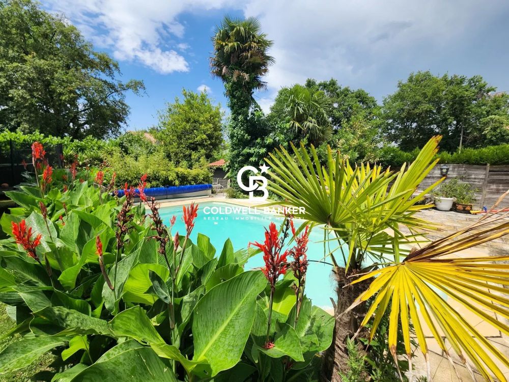 Maison à vendre à Mérignac - maison familiale avec piscine, 4 chambres, jardin arboré et proche tram