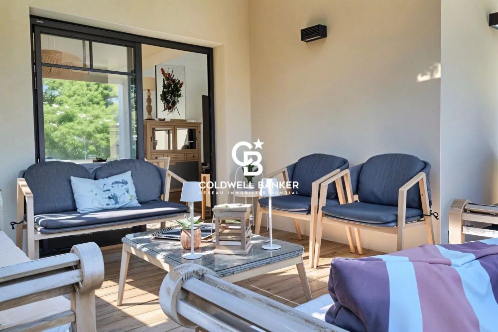 Maison à vendre à Andernos-les-Bains - contemporaine 4 chambres avec piscine et jardin paysagé