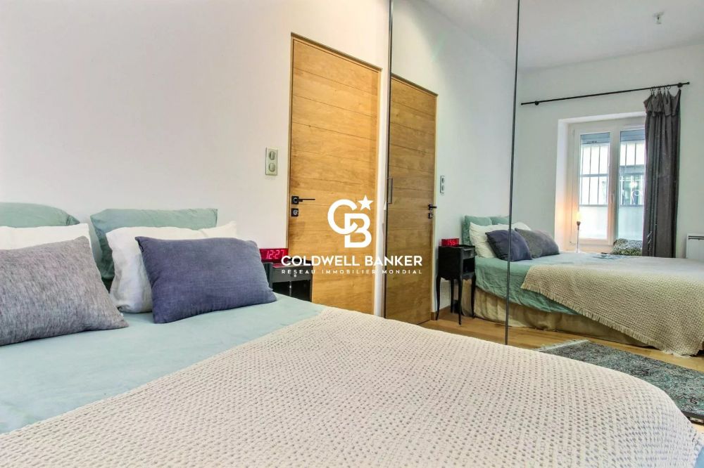 Appartement à vendre à Bordeaux – T4 rénové avec patio privé proche Jardin Public