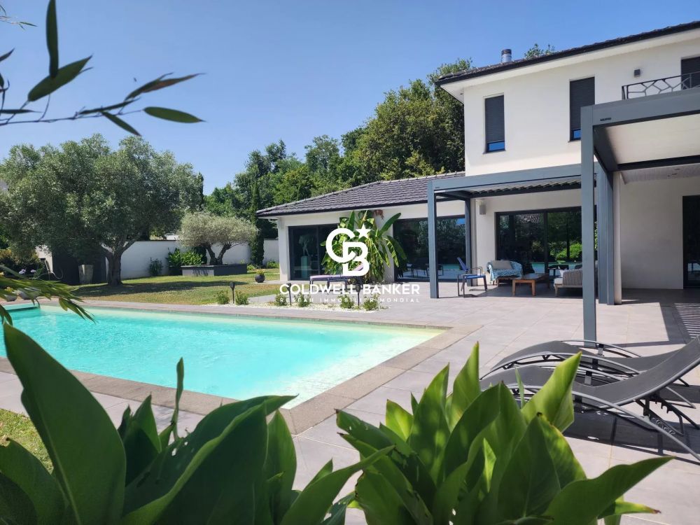 Maison contemporaine à moins de 20 minutes de Bordeaux – Vue dégagée, piscine et prestations haut de gamme