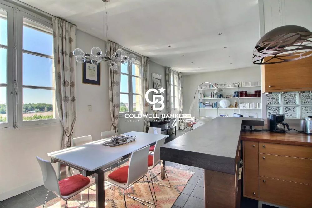 Appartement à vendre à Bordeaux Chartrons - vue Garonne, 3 chambres, 2 parkings 