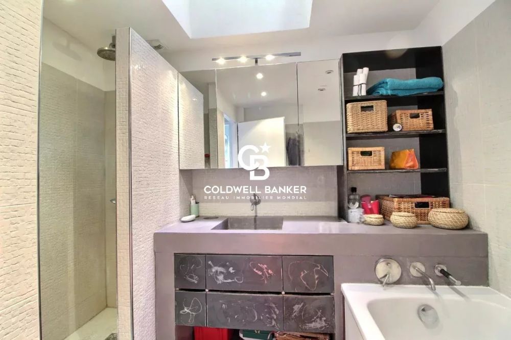 Appartement à vendre à Bordeaux Chartrons - vue Garonne, 3 chambres, 2 parkings 