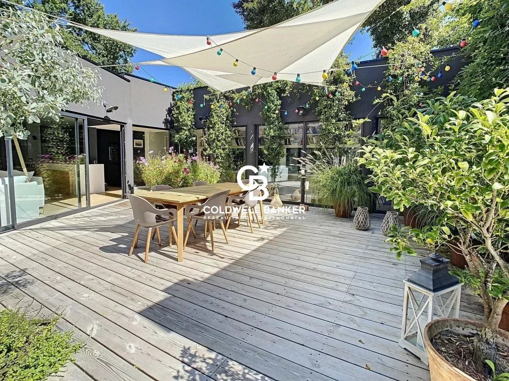 Maison à vendre à Pyla-sur-Mer – villa rénovée de 220 m² avec 5 suites, piscine et jardin paysagé