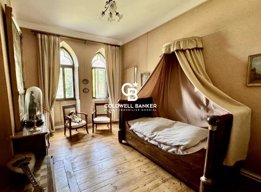 Propriété à vendre à 15 km de Bordeaux – parc, piscine et dépendances