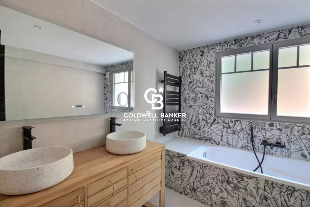 Maison à vendre à Arcachon – maison basco-landaise rénovée, 4 chambres, dépendance, jardin paysager