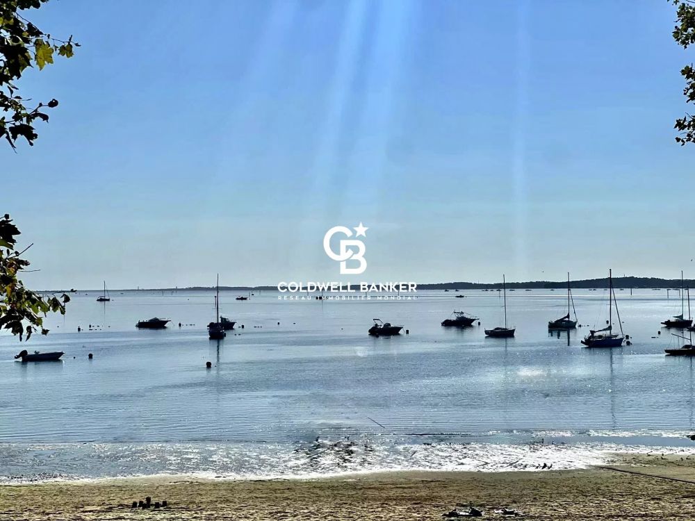 Maison à vendre en première ligne – maison avec vue panoramique et volumes généreux en bord de mer