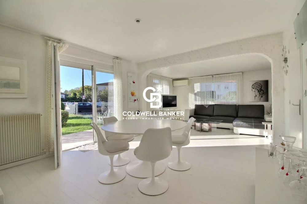 Maison à vendre à Caudéran – plain-pied avec jardin, piscine et stationnements