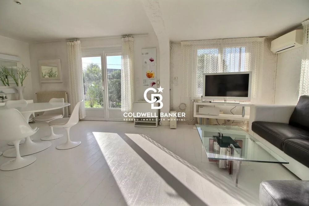 Maison à vendre à Caudéran – plain-pied avec jardin, piscine et stationnements