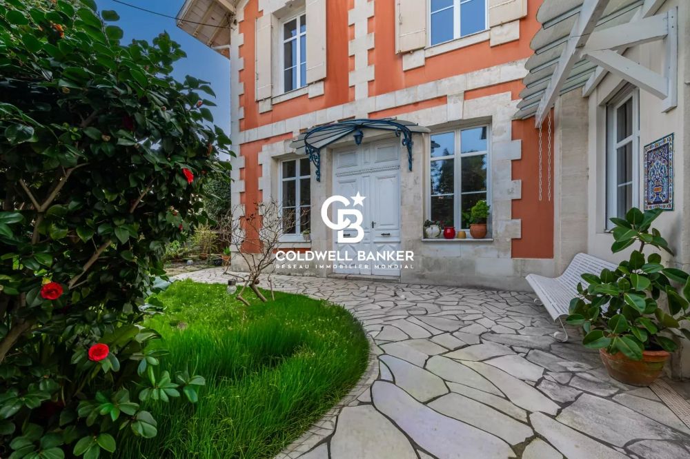 Maison à vendre à Arcachon – maison du 19ᵉ siècle proche du port et des commerces avec vue Bassin