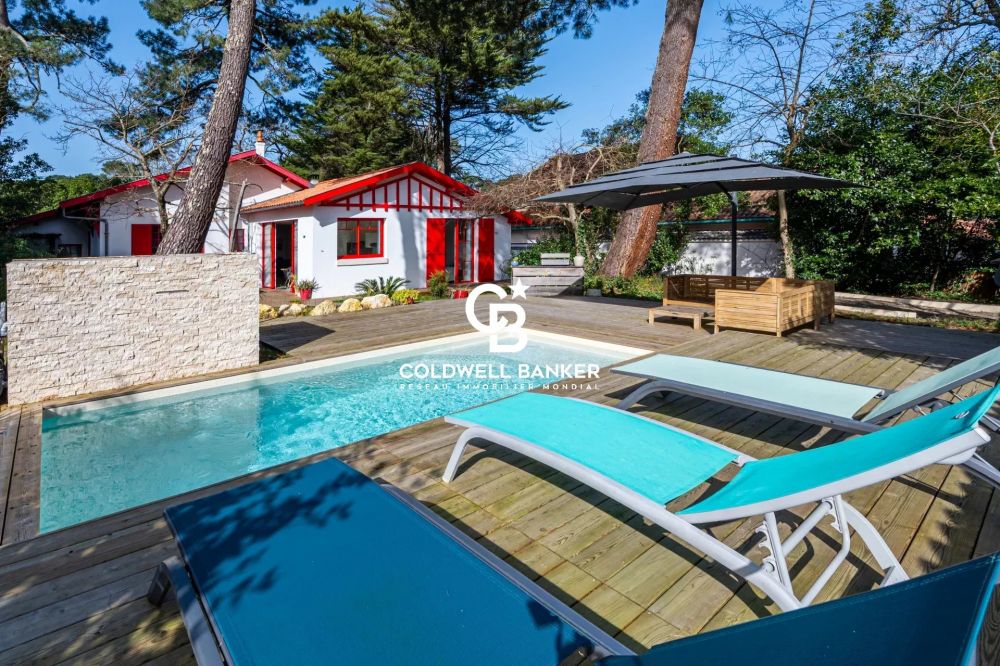 Maison à vendre à Arcachon – maison rénovée de plain-pied avec piscine, 4 chambres et terrain de 1 100 m² à 700 m de la plage