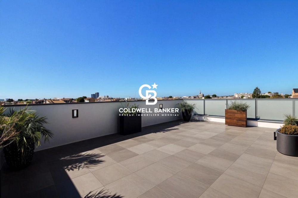 Appartement à vendre à Bordeaux – dernier étage avec 2 terrasses, ascenseur et parkings entre Fondaudège et Jardin Public