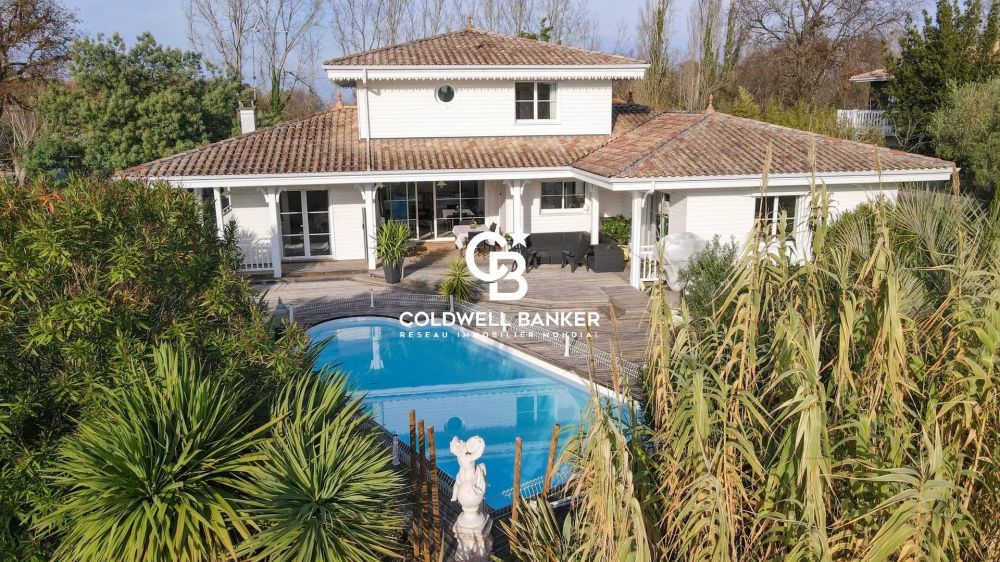 Maison à vendre à La Teste-de-Buch – villa contemporaine avec piscine et jardin paysager