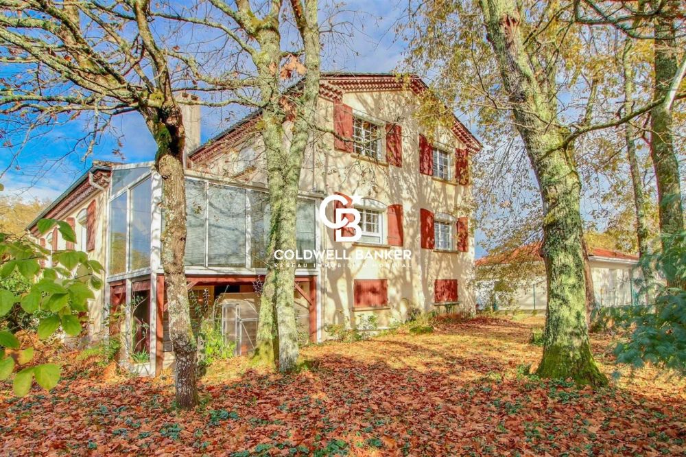 Maison à vendre à Léognan – grande familiale à rénover avec 6 chambres et jardin arboré