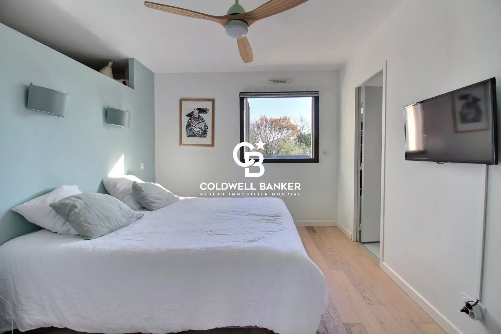 Maison à vendre à Bordeaux – parc Bordelais, 6 chambres, jardin avec piscine et stationnement