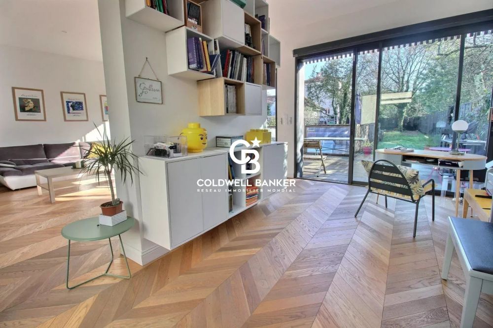 Maison à vendre à Bordeaux – parc Bordelais, 6 chambres, jardin avec piscine et stationnement