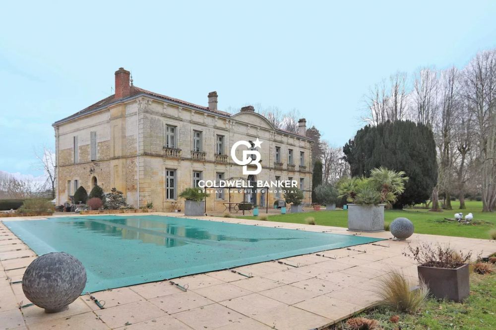 Château à vendre Bergerac - en bord de Dordogne avec parc, piscine et île privée