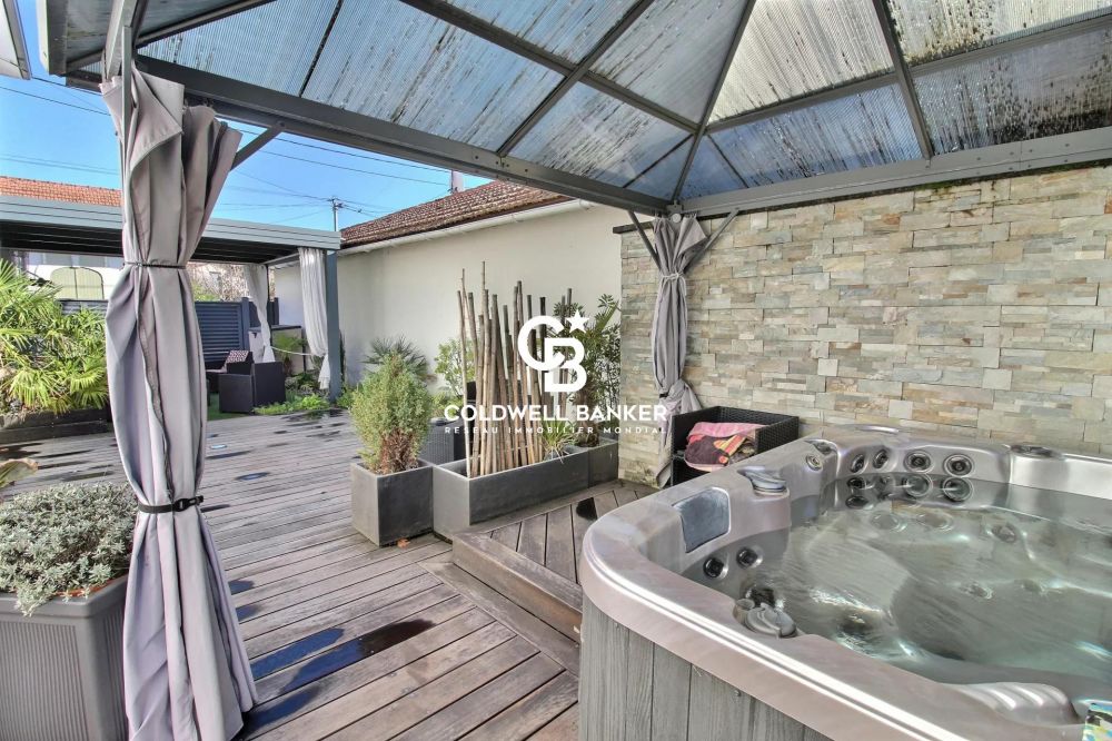 Maison à vendre à La Teste-de-Buch – contemporaine avec jardin et terrasses