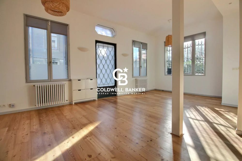 Maison à vendre à Bordeaux Caudéran – pierre rénovée avec 4 chambres, jardin et stationnement à 300 m du Parc Bordelais