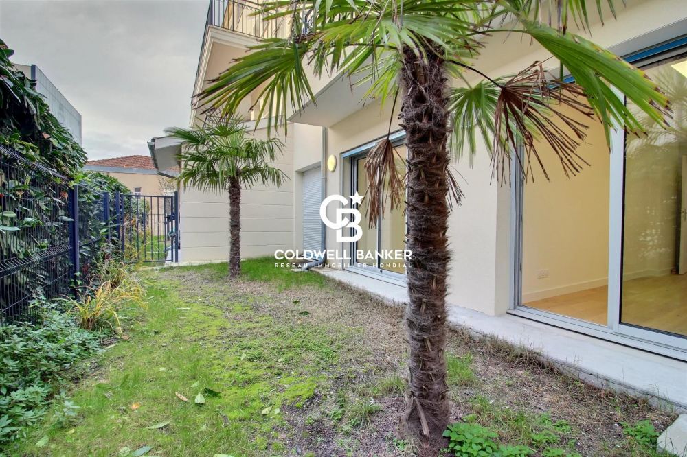 Local professionnel à vendre à Arcachon – hyper centre, visibilité et jardin privatif