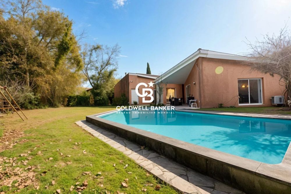 Maison à vendre à Pessac – plain-pied, 5 chambres, jardin avec piscine et garage