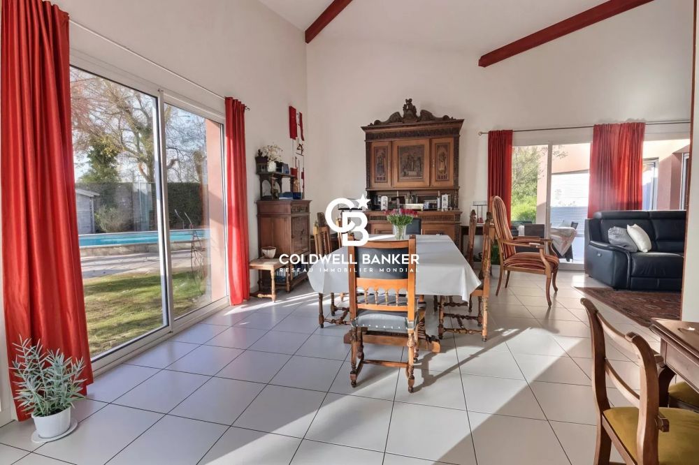 Maison à vendre à Pessac – plain-pied, 5 chambres, jardin avec piscine et garage