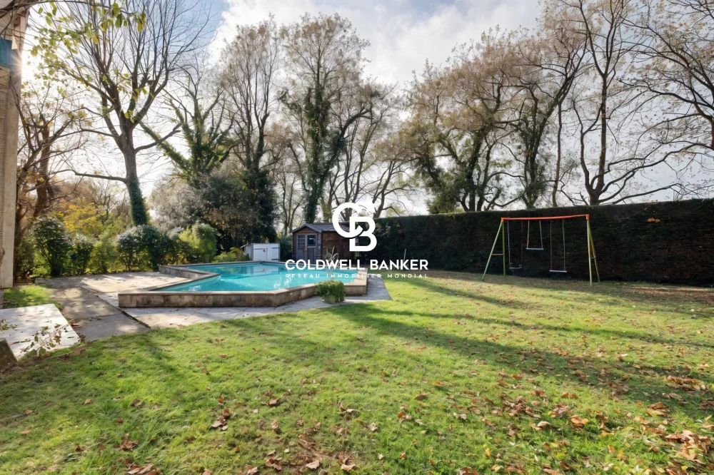 Maison à vendre à Pessac – plain-pied, 5 chambres, jardin avec piscine et garage