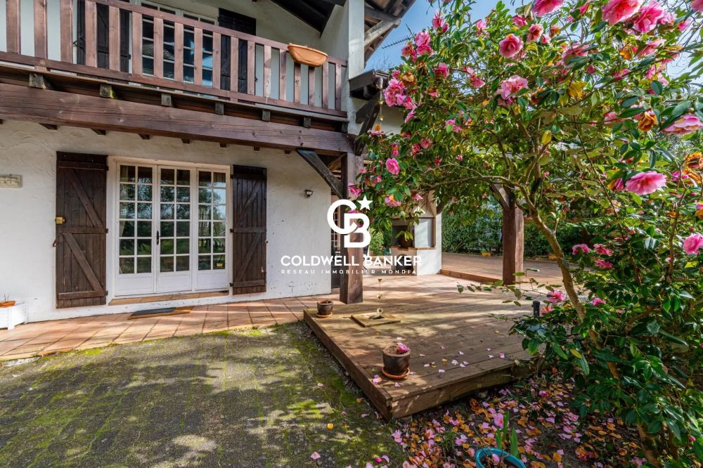 Maison à vendre à Pyla-sur-Mer – grande villa familiale au calme à 600 m de la plage avec 5 chambres et garage