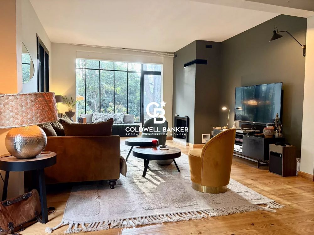 Maison à vendre à Arcachon - villa rénovée, cinq chambres, piscine et proximité commerces