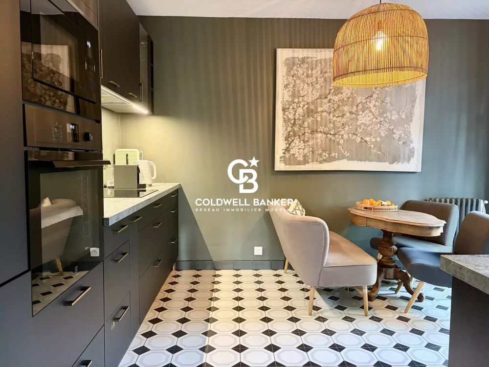 Maison à vendre à Arcachon - villa rénovée, cinq chambres, piscine et proximité commerces