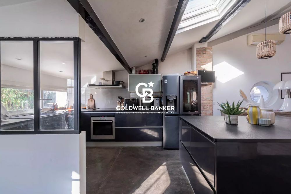 Maison à vendre à Arsac – maison familiale 5 chambres, piscine, grand garage, terrain paysagé