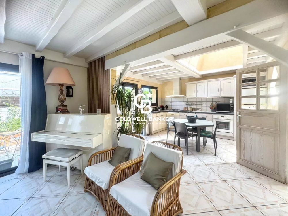 Maison à vendre à Villenave-d'Ornon – 3 chambres, piscine, jardin clos, garage