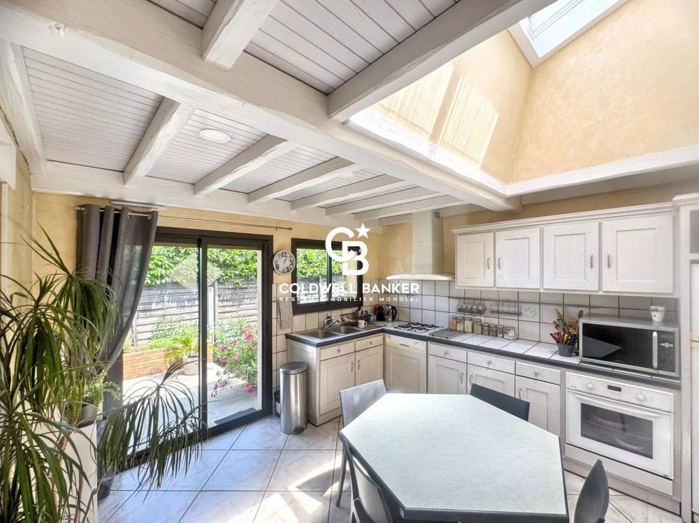 Maison à vendre à Villenave-d'Ornon – 3 chambres, piscine, jardin clos, garage