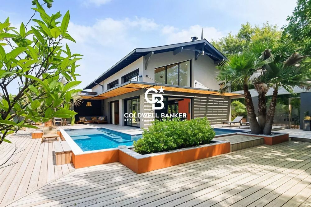 Maison à vendre à Lège-Cap-Ferret – villa d’architecte, plus de 200 m², piscine, dépendance, calme absolu