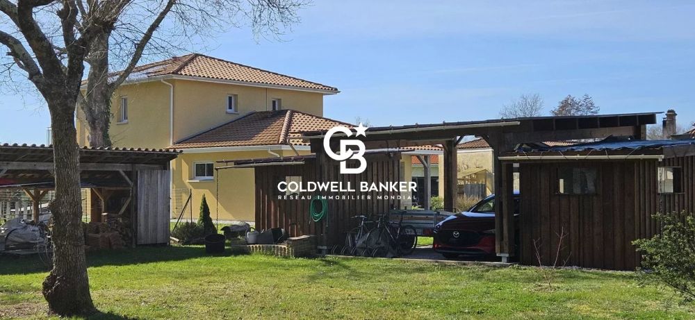Maison à vendre à Biscarrosse – 170 m², 3 chambres dont suite en rez-de-jardin, terrain 2 000 m², panneaux photovoltaïques