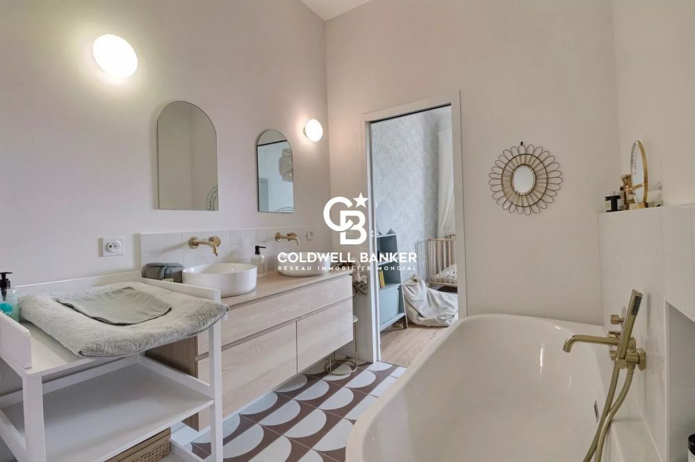 Maison à vendre Bordeaux Caudéran - rénovée grand jardin stationnements proche écoles