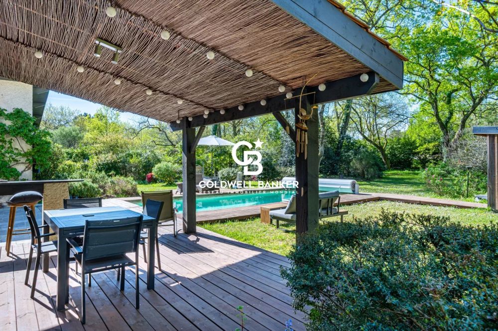 Maison à vendre Pessac - propriété familiale 4 chambres parc 1 hectare piscine étang